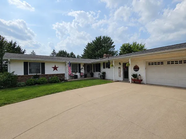 $225,000 | 520 North Bruce Street, Lanark, IL 61046