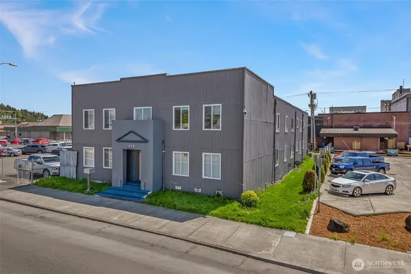 $1,150,000 | 215 East 1st Street, Aberdeen, WA 98520