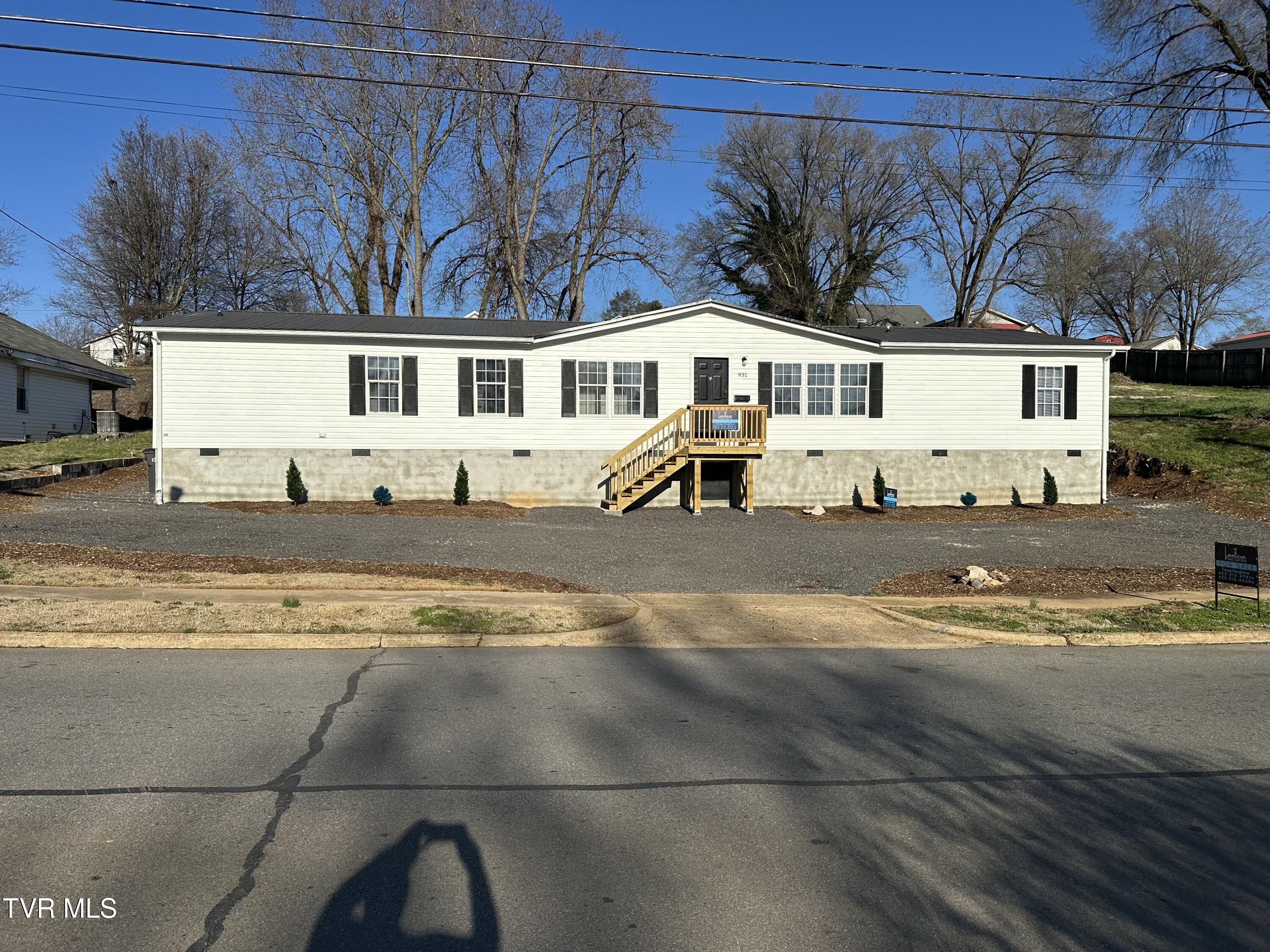 931 Riverside Avenue Kingsport, TN 37660 - Photo 1 of 49 IMG_8165