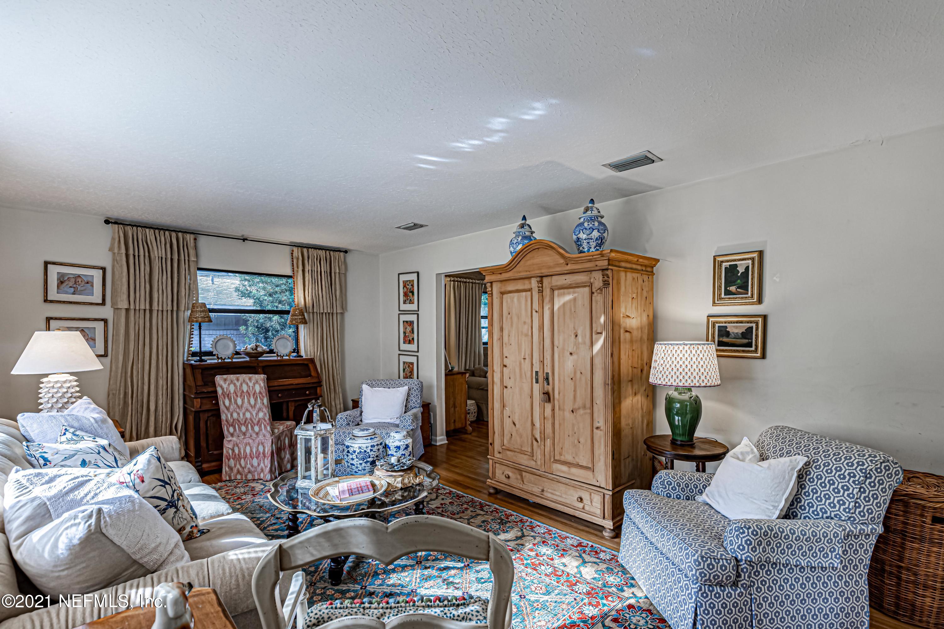 2548 Red Fox Road Orange Park, FL 32073 - Photo 10 of 40 10-Living Room