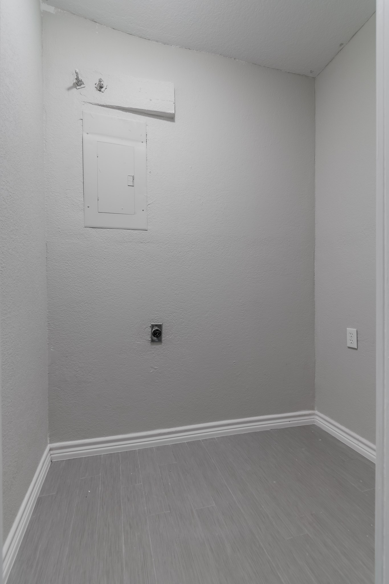 101 Will Street Willis, TX 77378 - Photo 15 of 25 wooden floor in an empty room