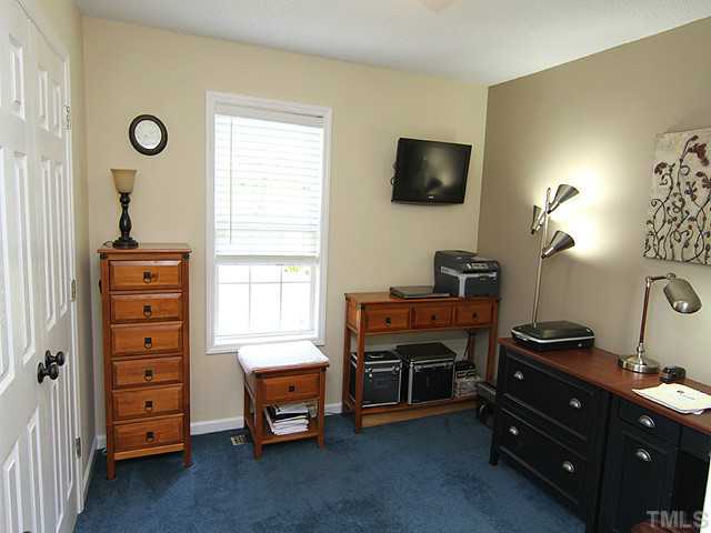 206 Howard Road Fuquay-Varina, NC 27526 - Photo 9 of 12 OFFICE OR BEDROOM VERY CLEAN AND SUNNY