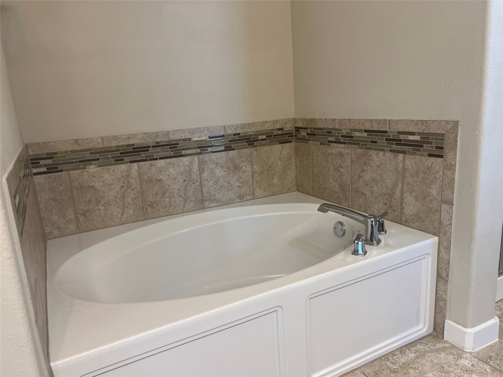 7009 Sienna Rouge Path Austin, TX 78744 - Photo 10 of 29 Bathroom featuring a bath