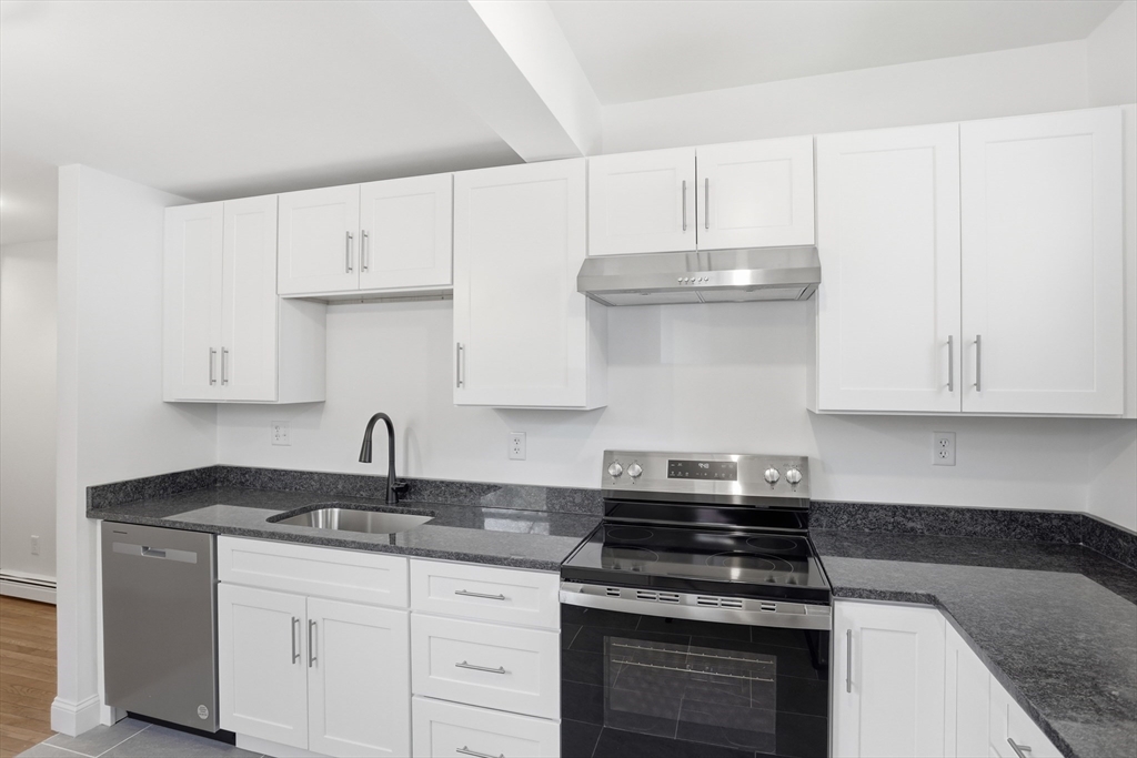 70 Commandants Way, Unit 70 Chelsea, MA 02150 - Photo 4 of 36