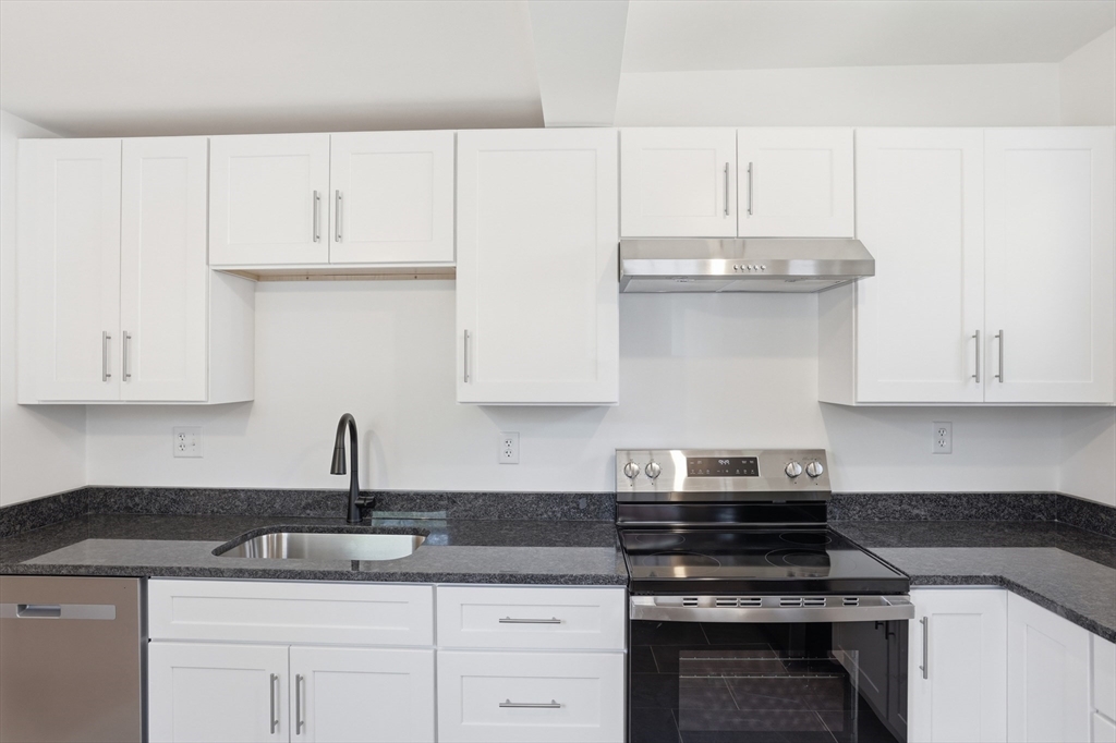 70 Commandants Way, Unit 70 Chelsea, MA 02150 - Photo 5 of 36