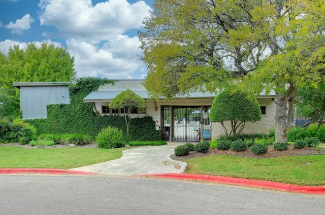 $739,900 | 9001 Full Moon Cove, Round Rock, TX 78681