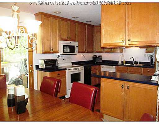 3 Lower Falls Road St. Albans, WV 25177 - Photo 8 of 16 Kitchen.