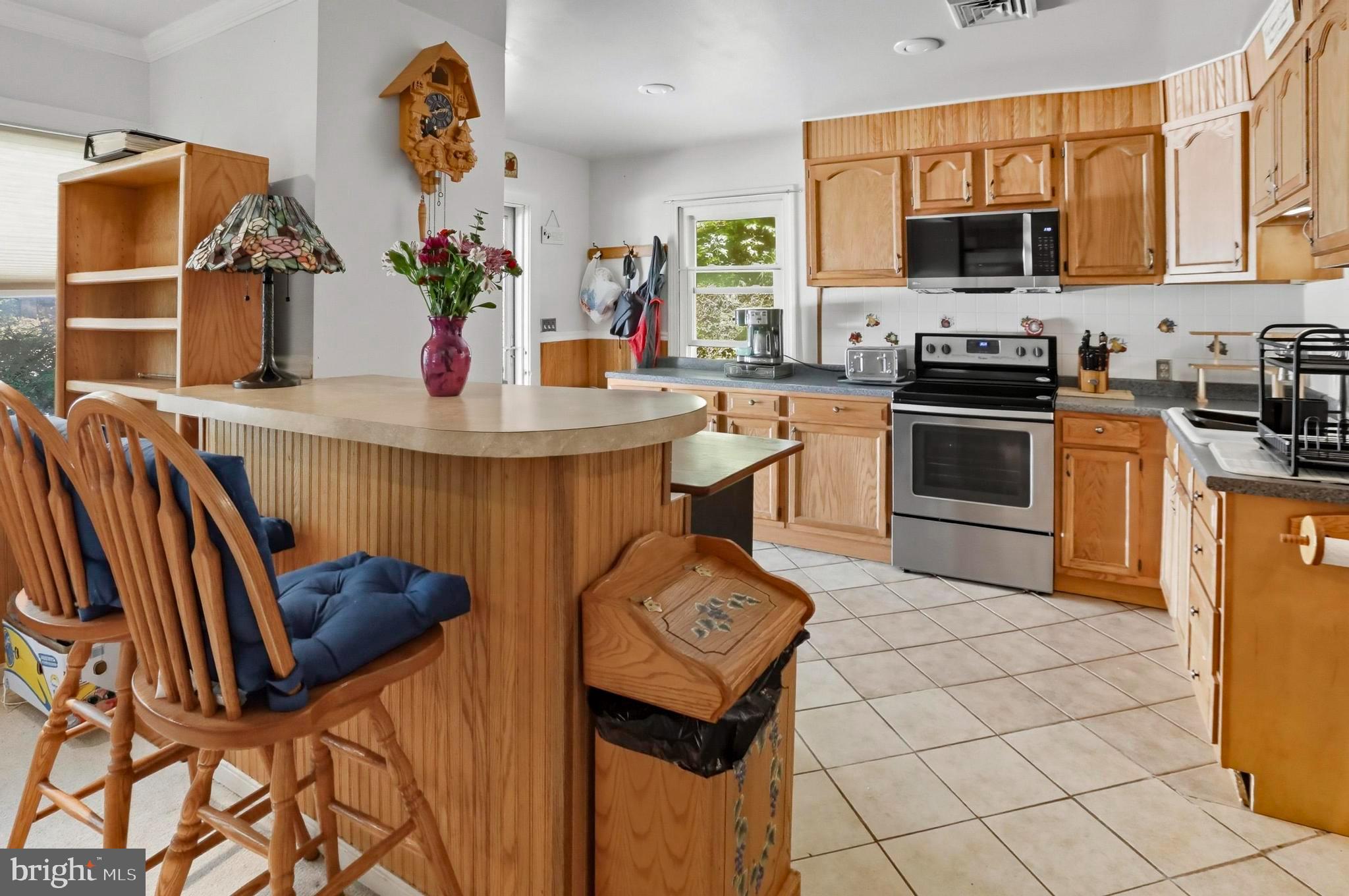 454 Landis Store Road Boyertown, PA 19512 - Photo 29 of 48 Kitchen with breakfast bar