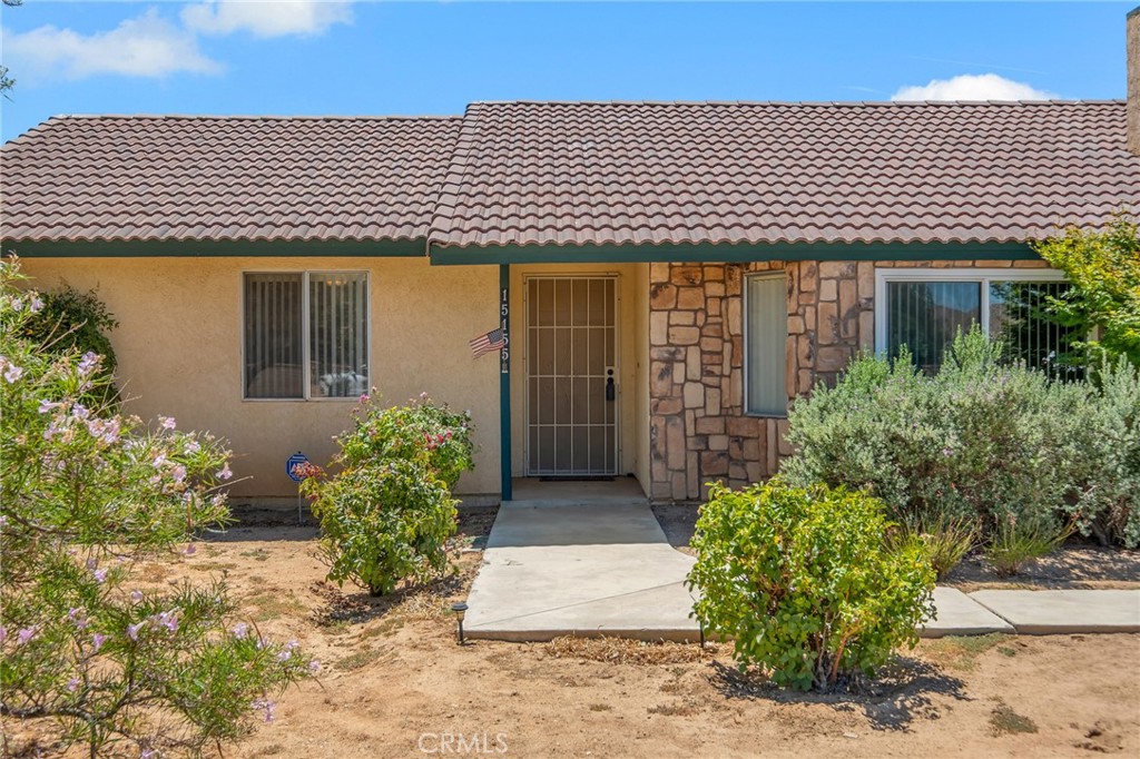 15155 Apache Road Apple Valley, CA 92307 - Photo 5 of 32