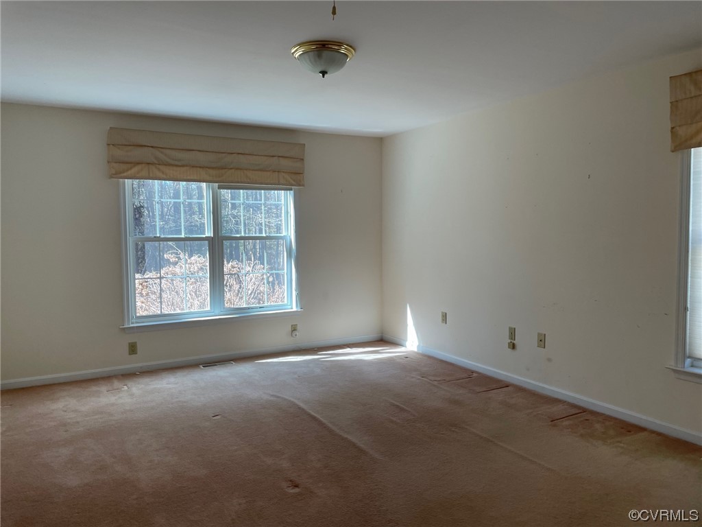 17512 Circuit Rider Drive Beaverdam, VA 23015 - Photo 15 of 19 an empty room with a window