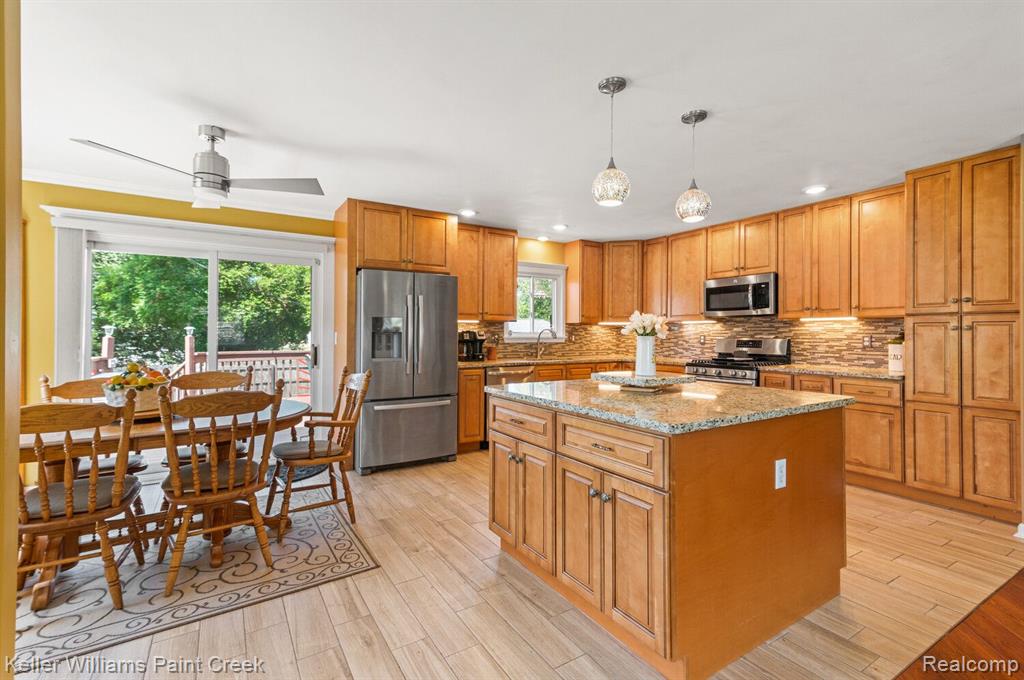 2550 Hessel Avenue Rochester Hills, MI 48307 - Photo 26 of 35