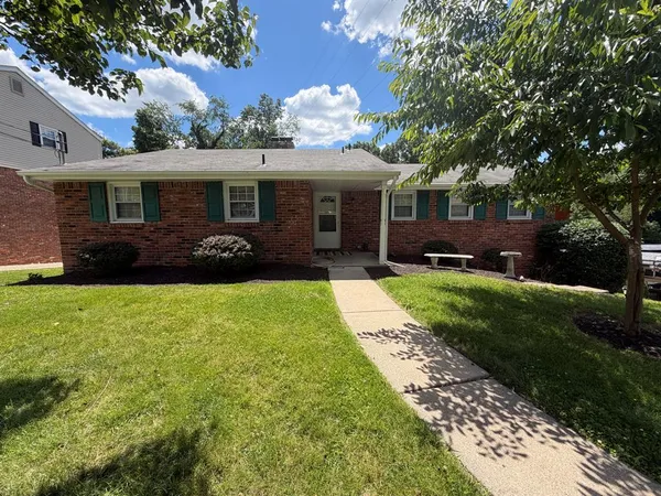 $2,450 | 114 Westbury Drive, Coraopolis, PA 15108