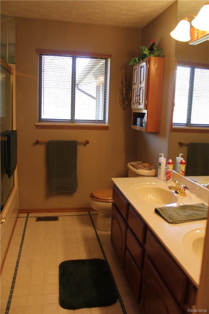 6619 Dunn Road Howell, MI 48855 - Photo 12 of 20 IMG_2515.JPG