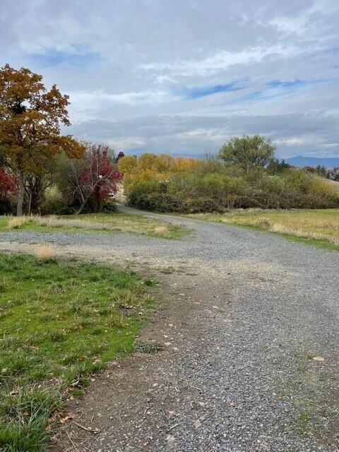 1021 Vawter Road Medford, OR 97501 - Photo 8 of 11 drive