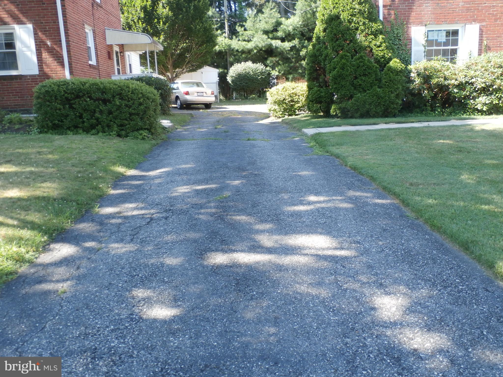 288 Avon Road Springfield, PA 19064 - Photo 2 of 28 Driveway
