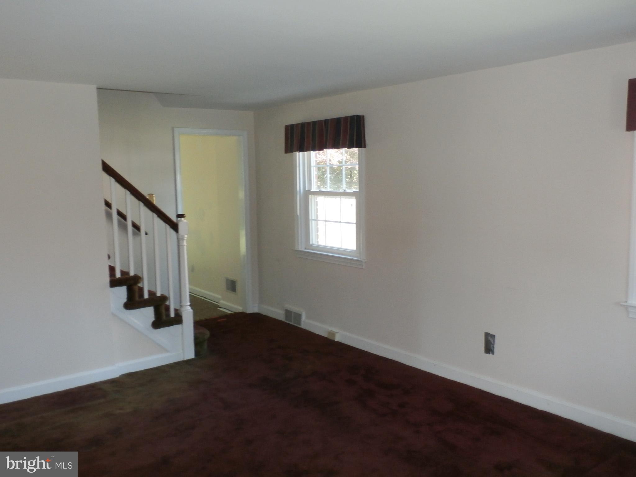 288 Avon Road Springfield, PA 19064 - Photo 8 of 28 Living room