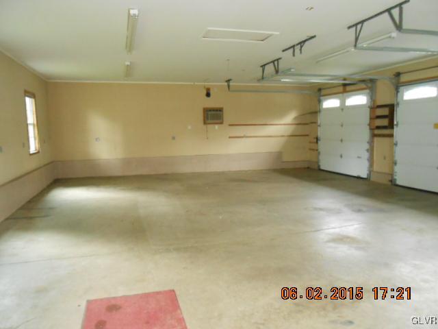 3509 Carter Road Bethlehem, PA 18020 - Photo 3 of 27 Gallery Image 3