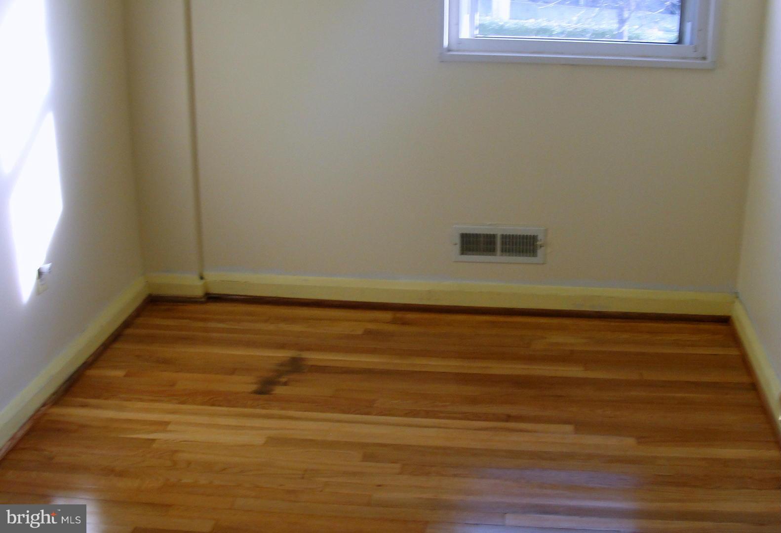 919 Southridge Road Baltimore, MD 21228 - Photo 6 of 11 Bedroom 3