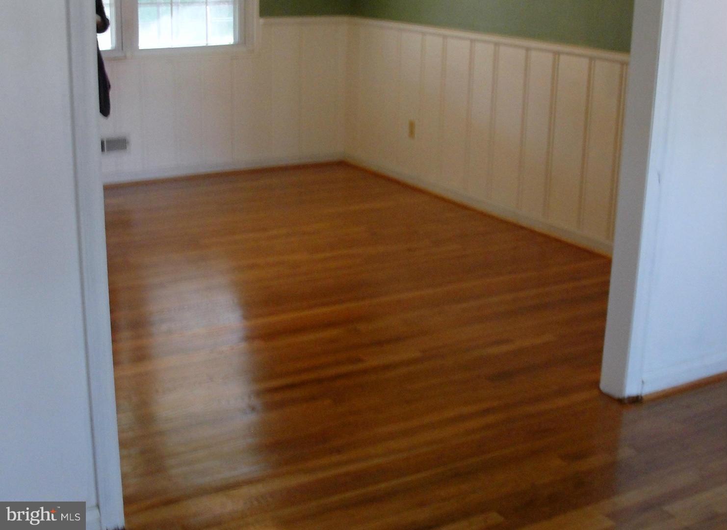 919 Southridge Road Baltimore, MD 21228 - Photo 9 of 11 Dining Room