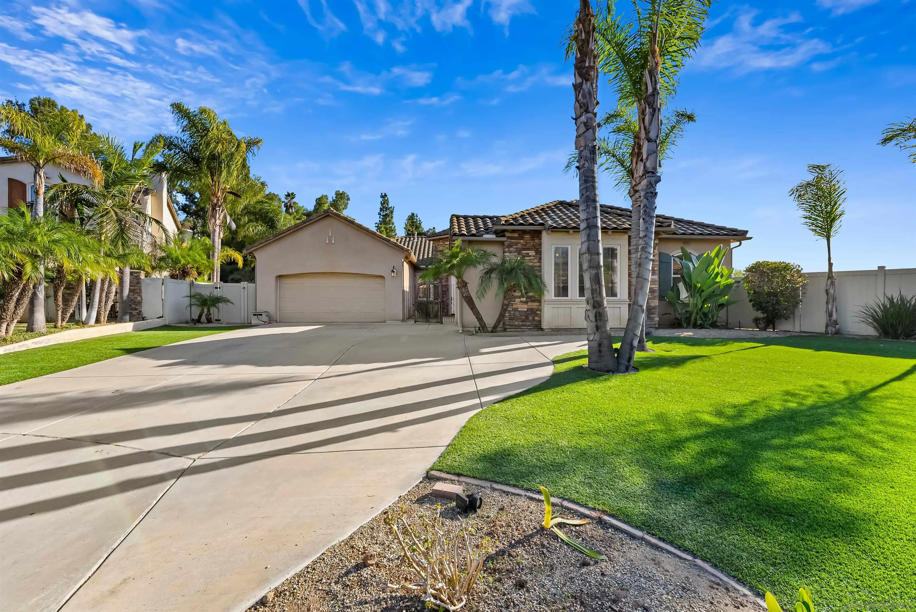 2157 Hidden Springs Drive El Cajon, CA 92019 - Photo 2 of 27