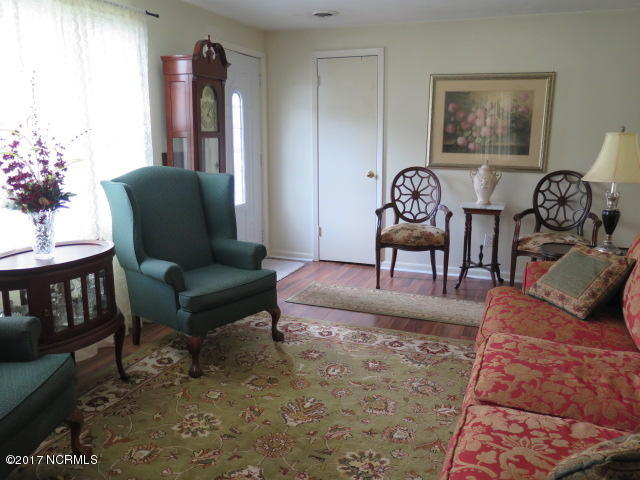 51 Gordon Road Clinton, NC 28328 - Photo 4 of 17 IMG_0273