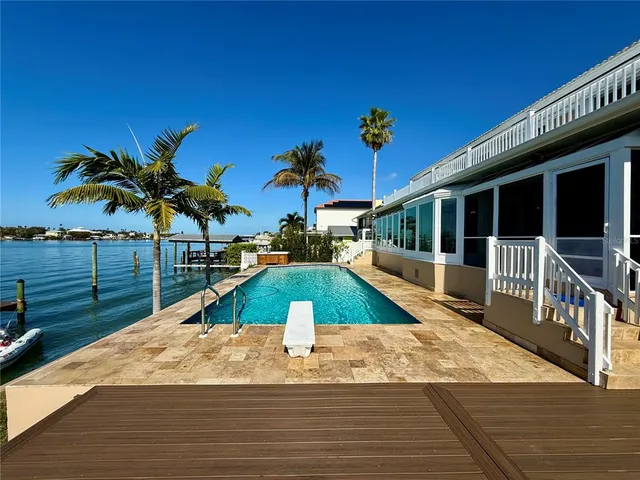 $2,500,000 | 812 Island Way, Clearwater Beach, FL 33767