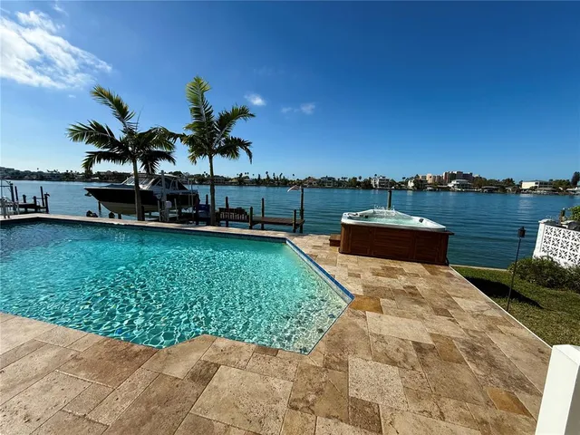 $2,500,000 | 812 Island Way, Clearwater Beach, FL 33767
