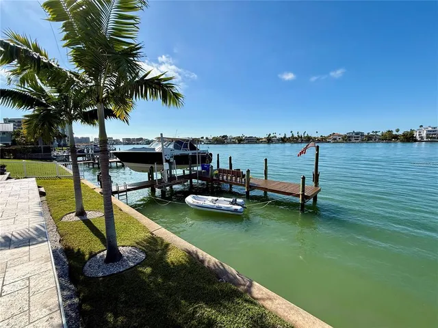 $2,500,000 | 812 Island Way, Clearwater Beach, FL 33767