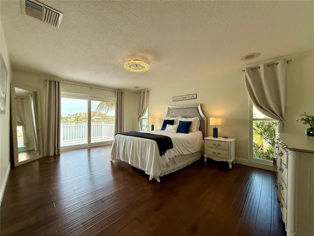 $2,500,000 | 812 Island Way, Clearwater Beach, FL 33767