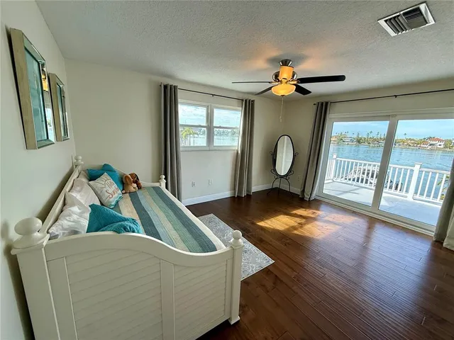 $2,500,000 | 812 Island Way, Clearwater Beach, FL 33767