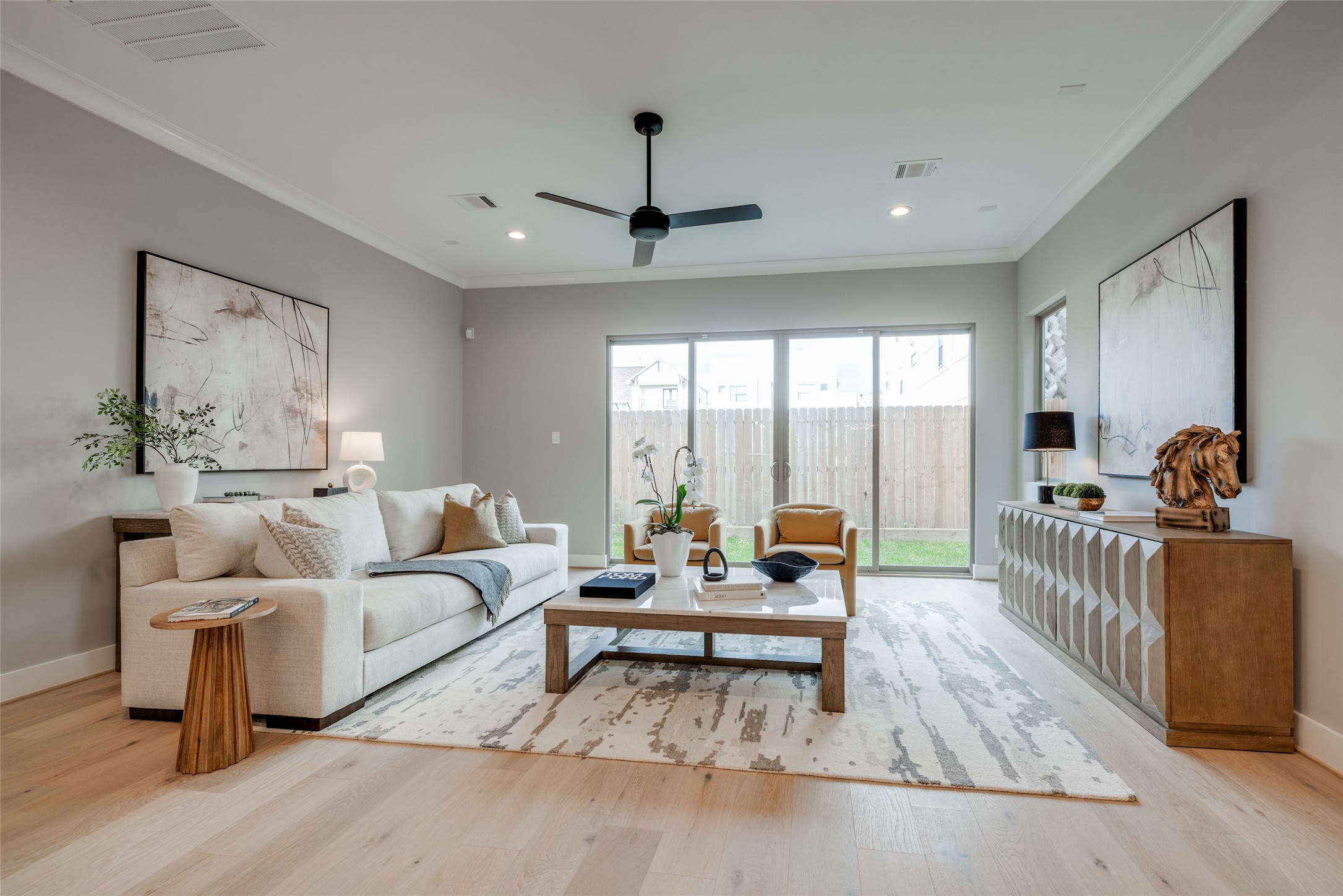 116 East 23rd Street Houston, TX 77008 - Photo 12 of 38 a living room with furniture and a large window