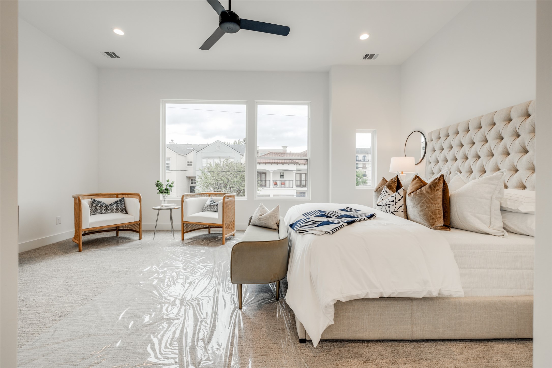 116 East 23rd Street Houston, TX 77008 - Photo 20 of 38 a bedroom with furniture and a large window