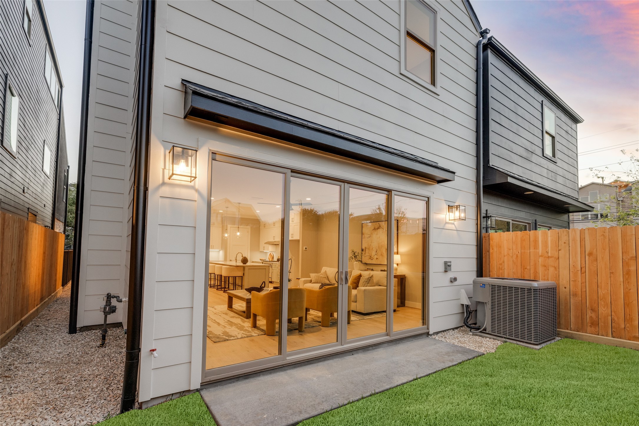 116 East 23rd Street Houston, TX 77008 - Photo 32 of 38 a view of outdoor space and yard