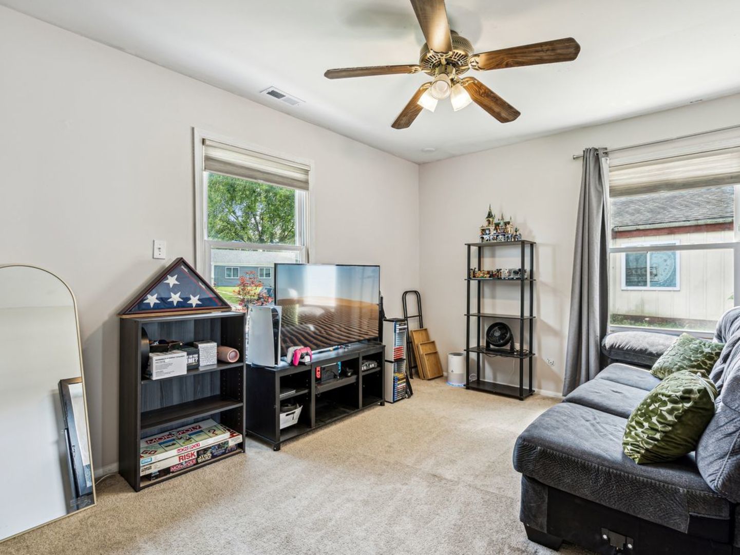 167 Heathgate Road Montgomery, IL 60538 - Photo 16 of 22 a livingroom with furniture and a flat screen tv