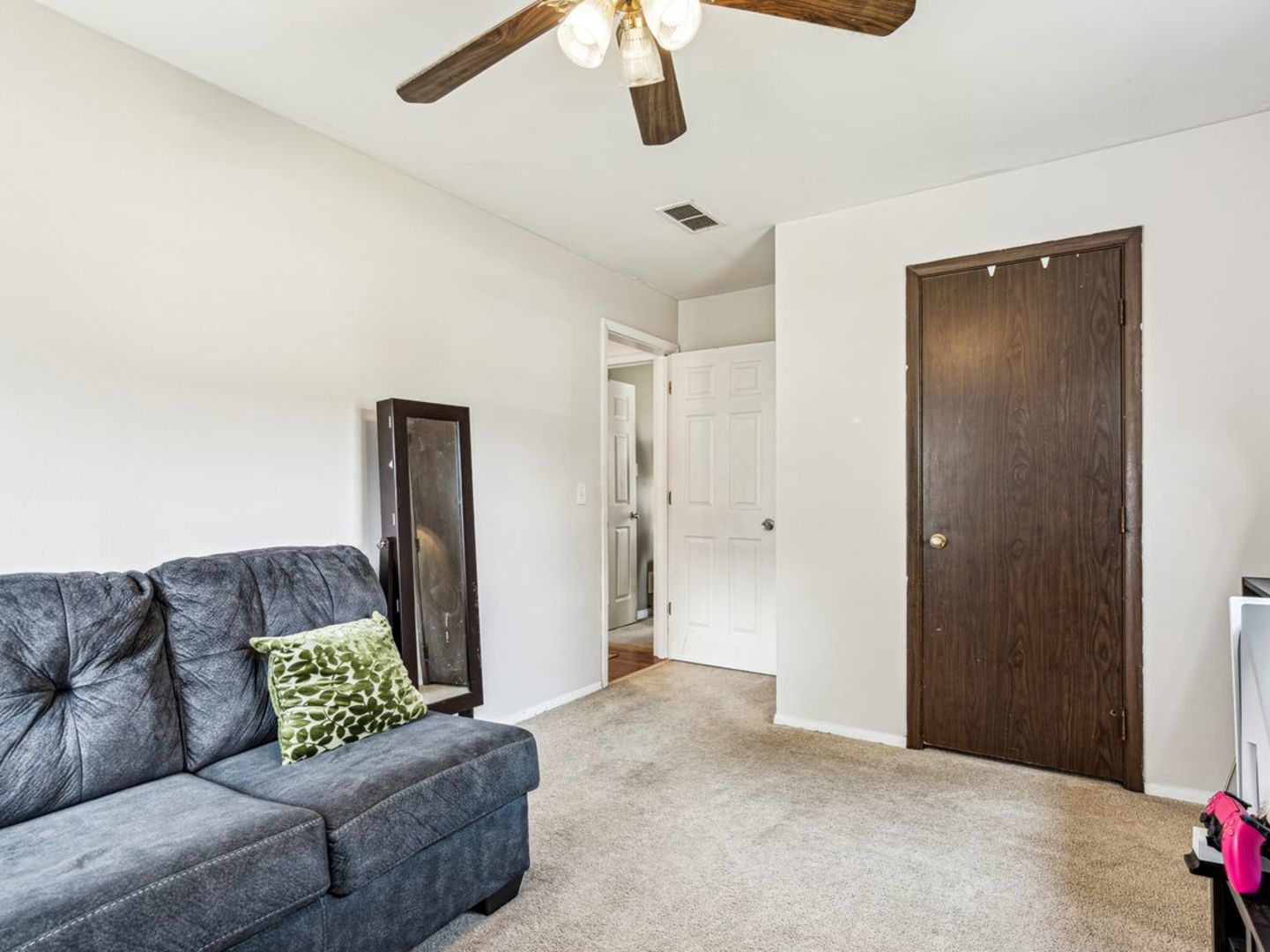 167 Heathgate Road Montgomery, IL 60538 - Photo 17 of 22 a living room with furniture and a flat screen tv