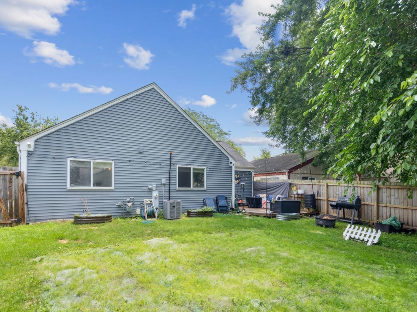 167 Heathgate Road Montgomery, IL 60538 - Photo 19 of 22 a front view of house with yard and green space