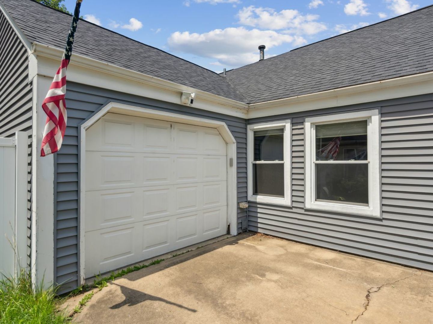 167 Heathgate Road Montgomery, IL 60538 - Photo 3 of 22 a front view of a house
