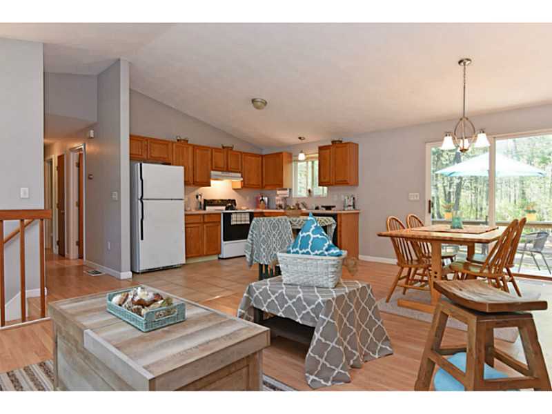 77 Huckleberry Road North Kingstown, RI 02852 - Photo 9 of 25 Den/Family/Great Room.