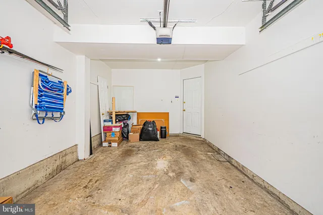 a view of a livingroom with a ceiling fan