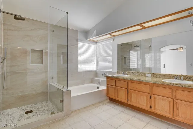 $2,595 | 9805 Cross Creek Way, Las Vegas, NV 89117