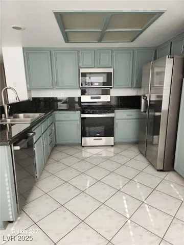 $2,595 | 9805 Cross Creek Way, Las Vegas, NV 89117