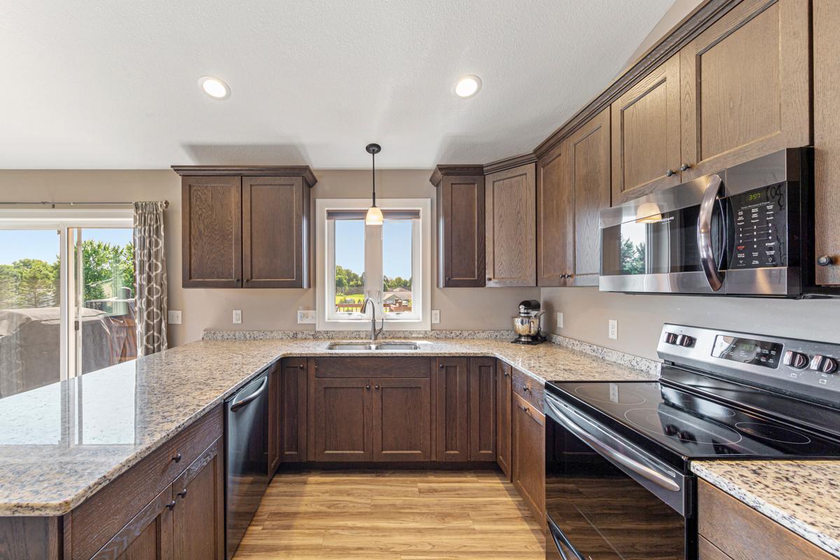1604 Prairie Avenue Southwest Faribault, MN 55021 - Photo 7 of 42