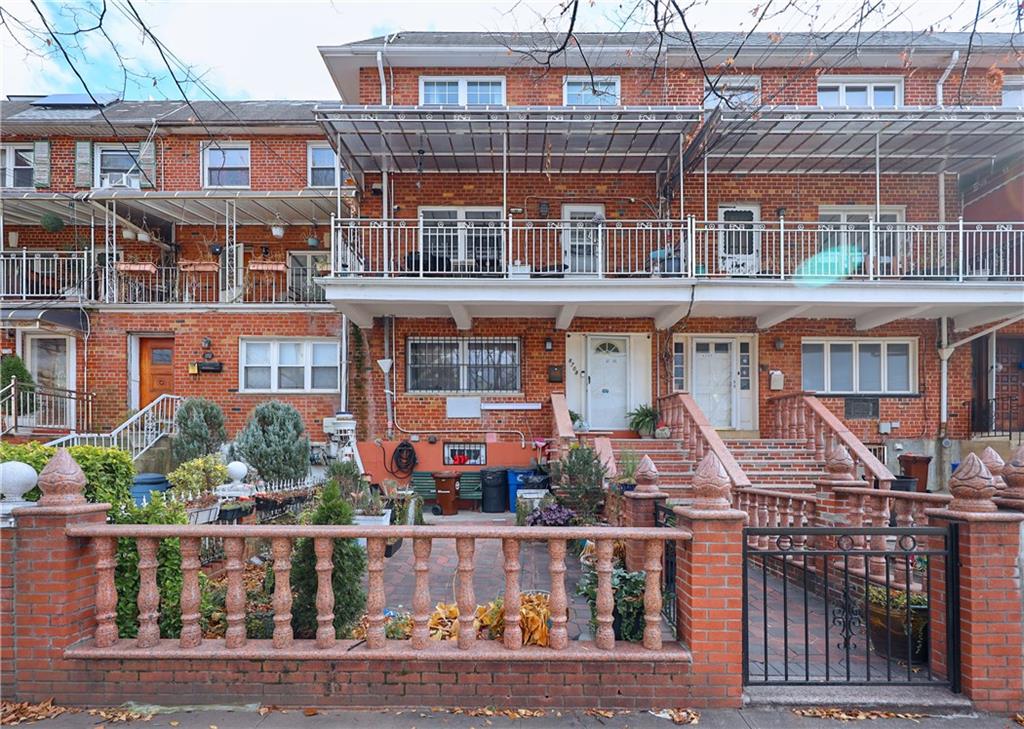 8708 Avenue North Compass