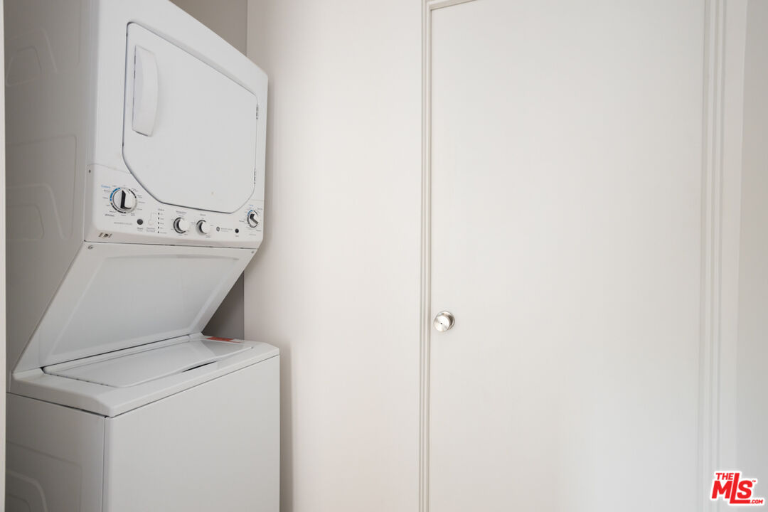 1946 Preston Avenue Los Angeles, CA 90026 - Photo 8 of 13 a utility room with dryer and washer