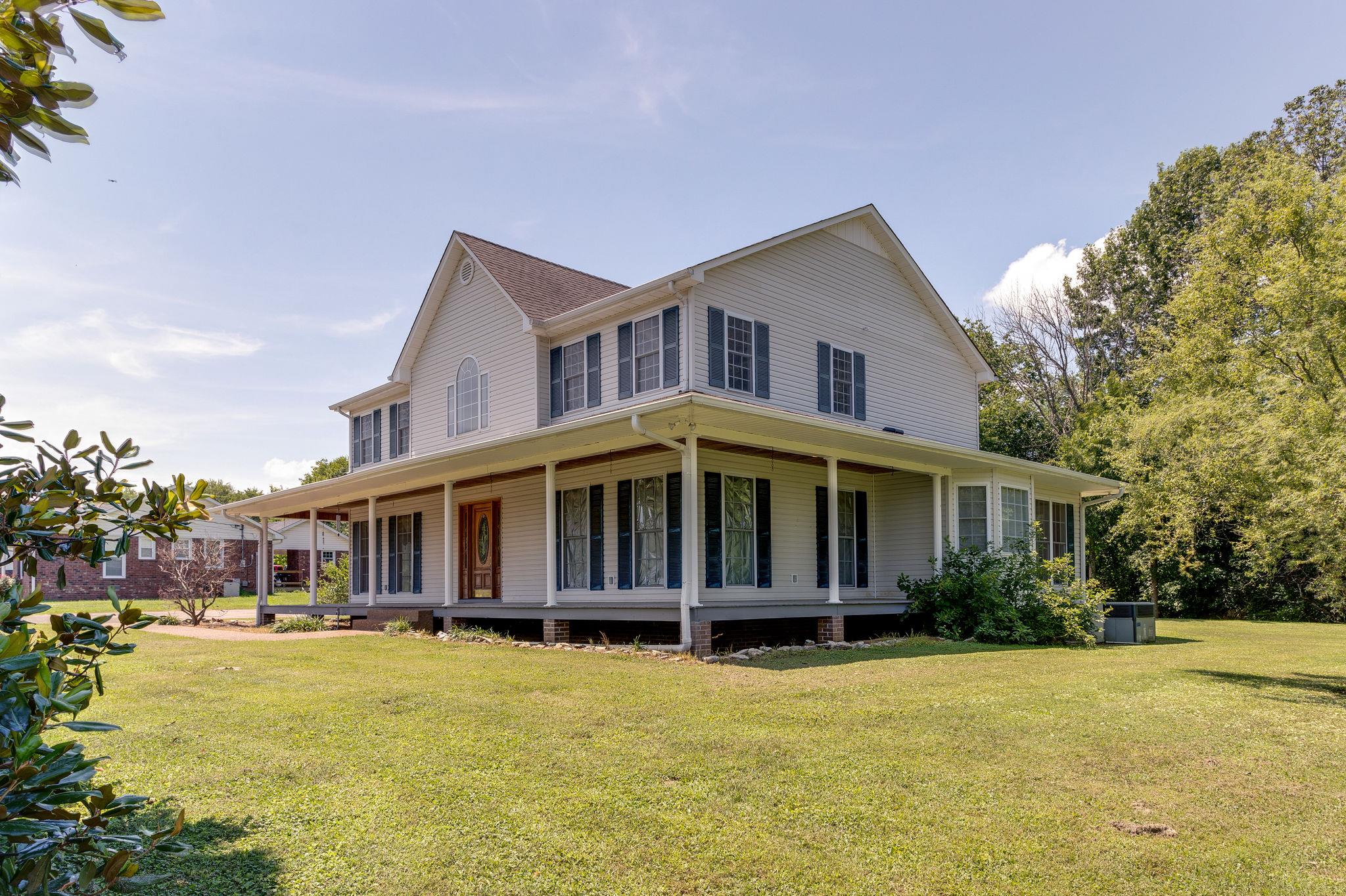 1909 Hunters Run Road Lewisburg, TN 37091 - Photo 25 of 30 Side view of the wrap around porch.