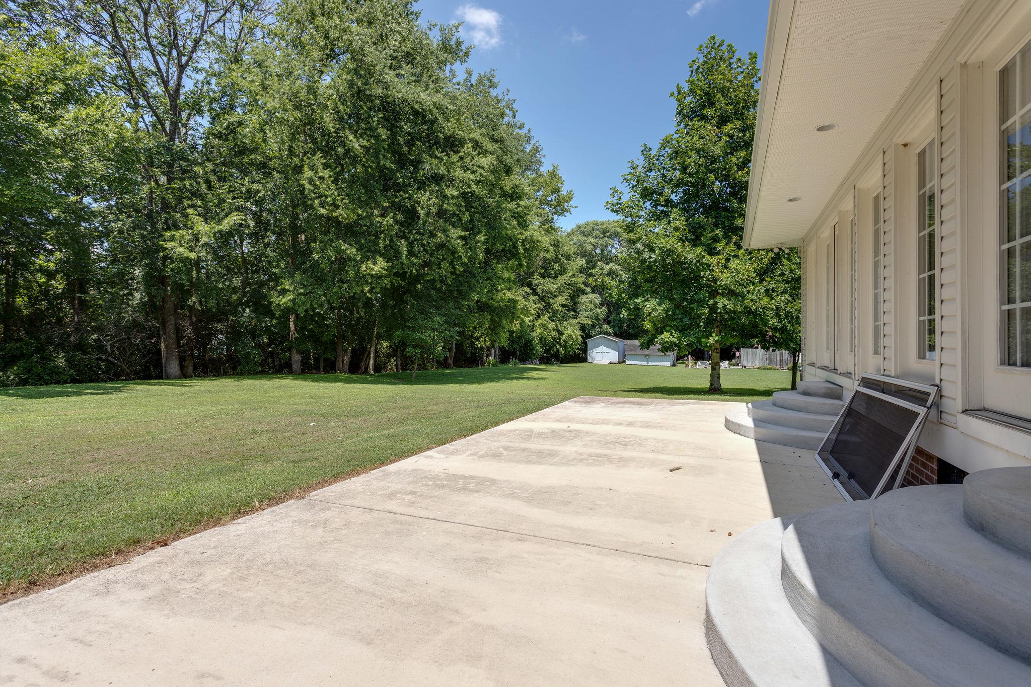 1909 Hunters Run Road Lewisburg, TN 37091 - Photo 27 of 30 HUGE patio area that's great for cookouts and entertaining!