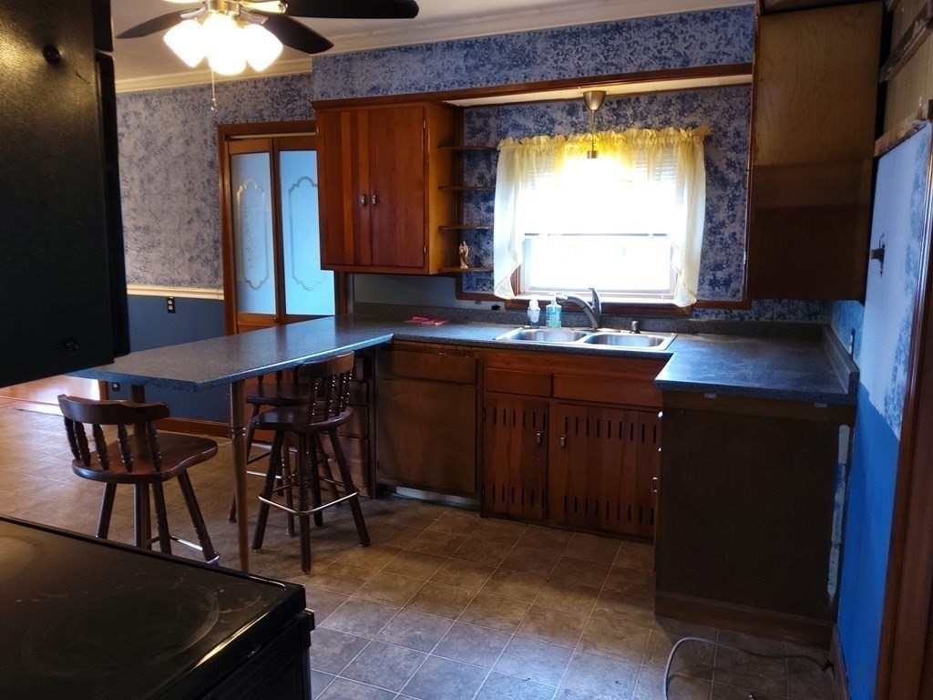 21 Indiana Street Worcester, MA 01604 - Photo 8 of 41 Gallery Image 8