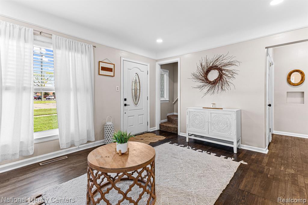 28871 Five Mile Road Livonia, MI 48154 - Photo 4 of 46 Gallery Image 4