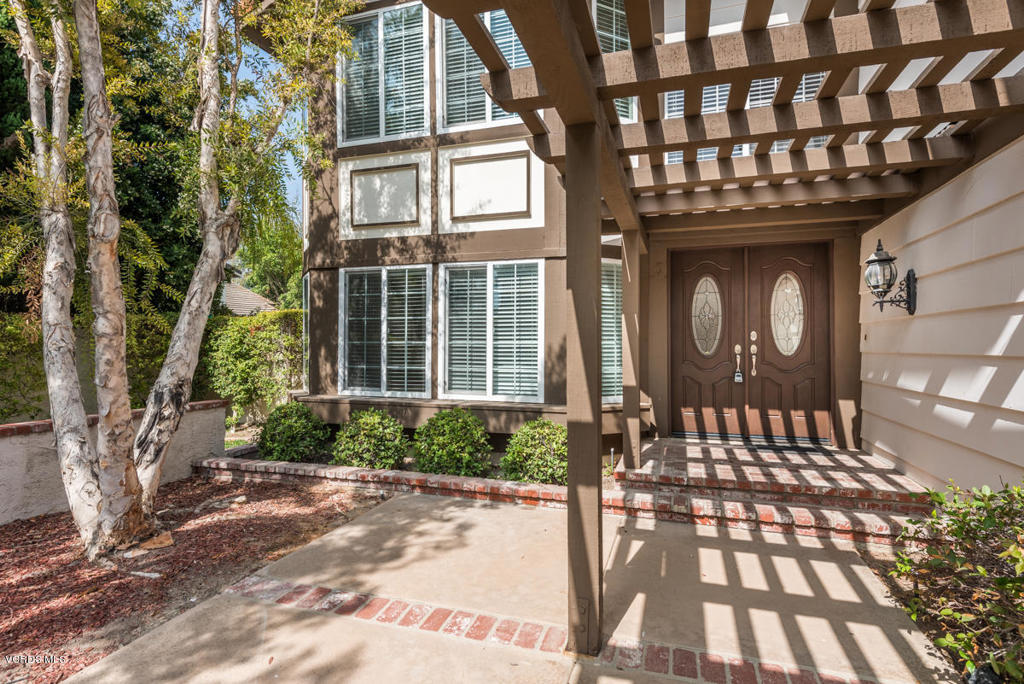 3403 Fayance Place Thousand Oaks, CA 91362 - Photo 10 of 23 a front view of a building with a garden