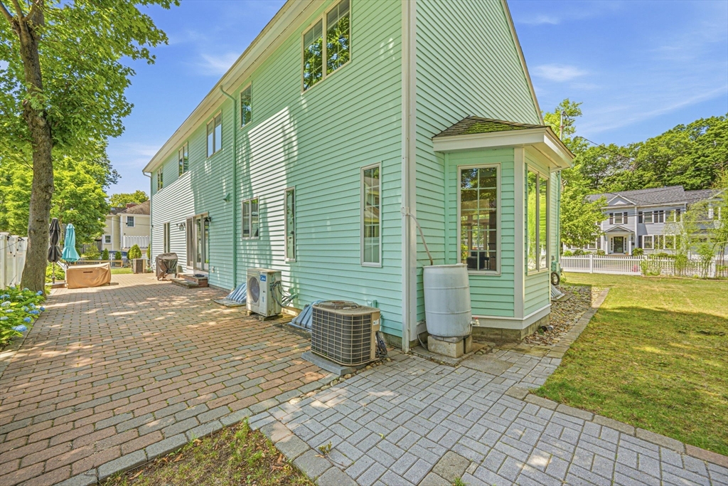 144 Wiswall Road Newton, MA 02459 - Photo 5 of 41